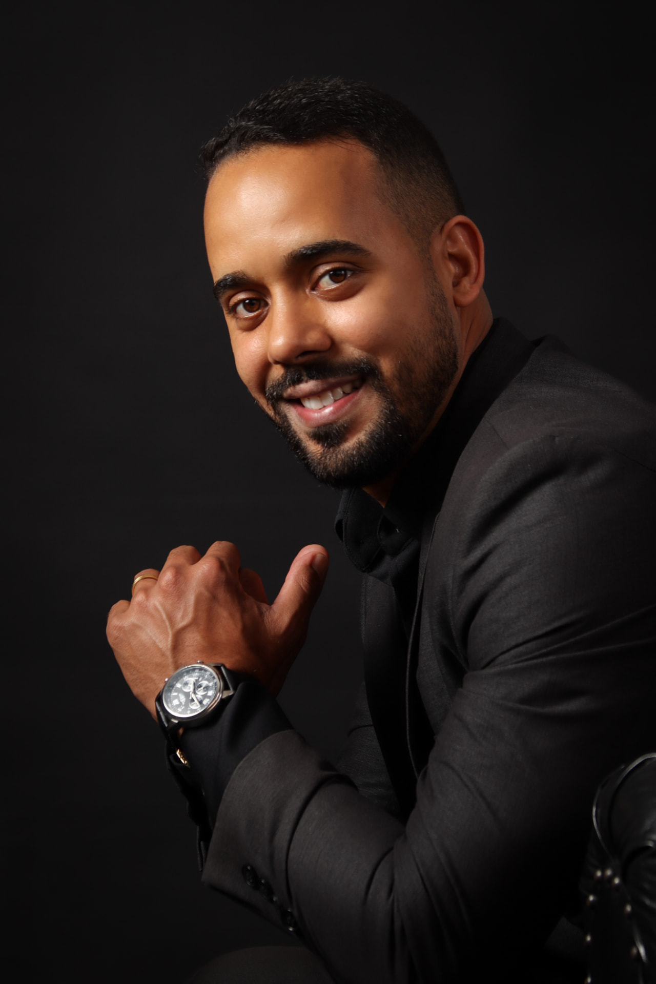Retrato profissional de homem em traje social